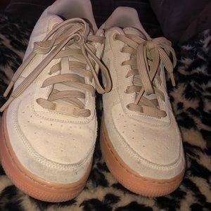 Tan seude Air Force ones low